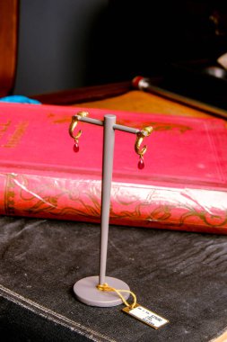 luxury gold and diamond jewelery