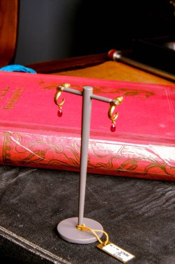 luxury gold and diamond jewelery