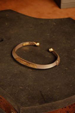 luxury gold and diamond jewelery