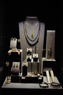 luxury gold and diamond jewelery