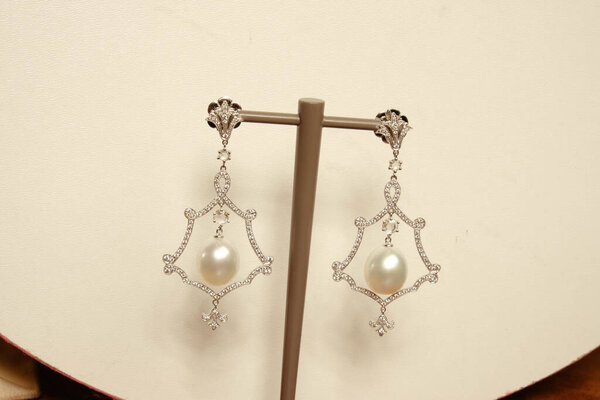 luxury gold and diamond jewelery