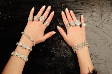 luxury gold and diamond jewelery