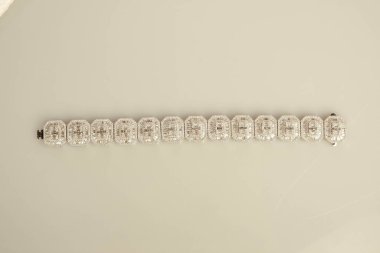 luxury gold and diamond jewelery