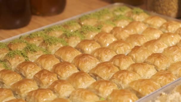 Traditionell Turkisk Dessert Baklava Med Cashew Valnötter Hemgjord Baklava Med — Stockvideo