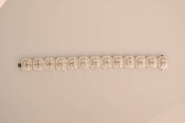 luxury gold and diamond jewelery