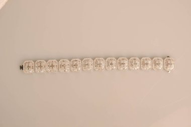 luxury gold and diamond jewelery