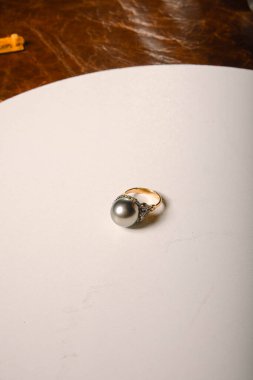 luxury gold and diamond jewelery