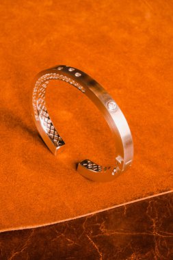 luxury gold and diamond jewelery