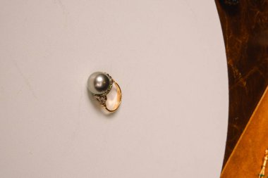 luxury gold and diamond jewelery