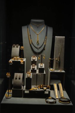 luxury gold and diamond jewelery