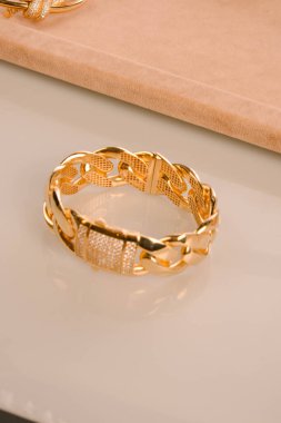 luxury gold and diamond jewelery