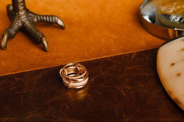luxury gold and diamond jewelery