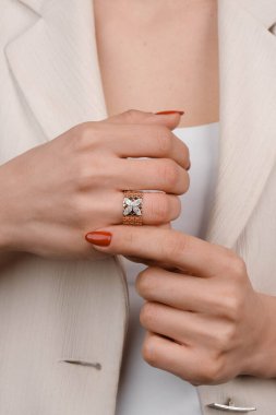 luxury gold and diamond jewelery