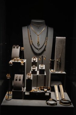 luxury gold and diamond jewelery
