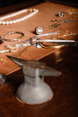 luxury gold and diamond jewelery