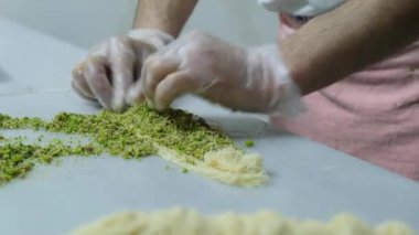 Geleneksel hindistancevizli tatlı baklavası. Ev yapımı fındıklı ve ballı baklava..