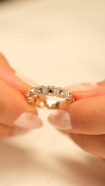 Luxury Gold Diamond Jewelery — Video