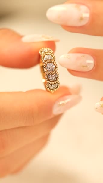 Luxury Gold Diamond Jewelery — 图库视频影像