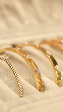 luxury gold and diamond jewelery
