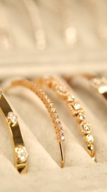 luxury gold and diamond jewelery
