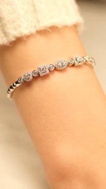 luxury gold and diamond jewelery