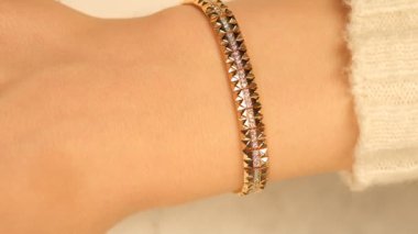 luxury gold and diamond jewelery