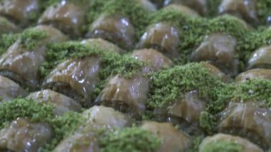 Geleneksel hindistancevizli tatlı baklavası. Ev yapımı fındıklı ve ballı baklava..