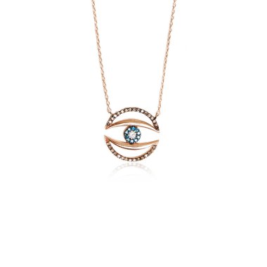 Zarif mücevherler, değerli taşlar takılmış mücevherler.. 