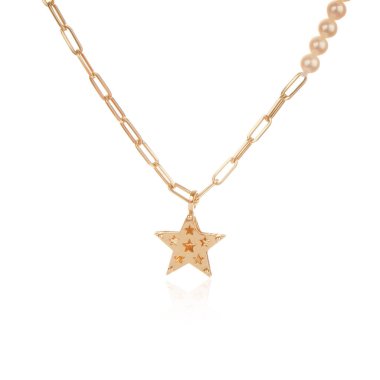 Zarif mücevherler, değerli taşlar takılmış mücevherler.. 