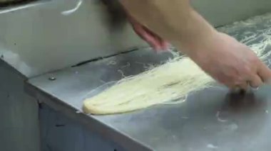 Geleneksel hindistancevizli tatlı baklavası. Ev yapımı fındıklı ve ballı baklava..