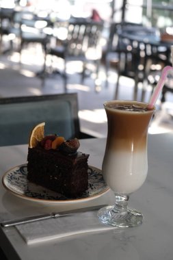 Masada lezzetli bir pasta var.