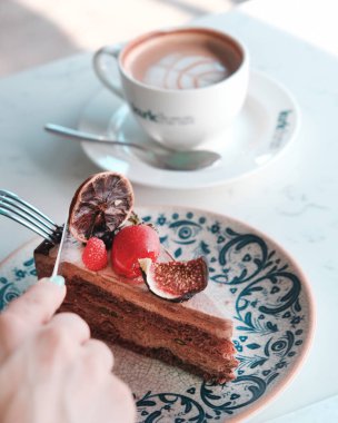 Masada lezzetli bir pasta var.