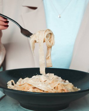 Lezzetli soslu lezzetli klasik İtalyan makarnası..