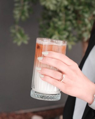 Lezzetli renkli kokteyller, parti kokteylleri.