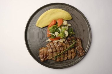 Taze ızgara biftek eti. 