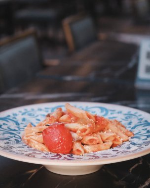 Lezzetli soslu lezzetli klasik İtalyan makarnası..