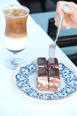 Masada lezzetli bir pasta var.