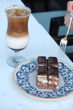 Masada lezzetli bir pasta var.