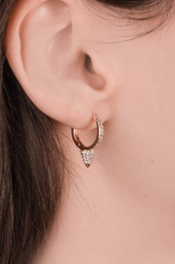 Şık mücevherler, elmaslar ve değerli taşlar..