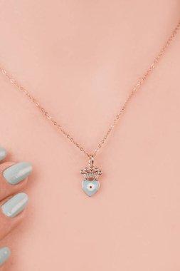 Şık mücevherler, elmaslar ve değerli taşlar..