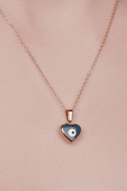 Şık mücevherler, elmaslar ve değerli taşlar..