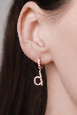 Şık mücevherler, elmaslar ve değerli taşlar..