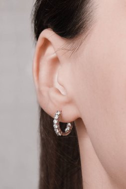 Şık mücevherler, elmaslar ve değerli taşlar..