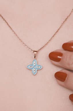 Şık mücevherler, elmaslar ve değerli taşlar..