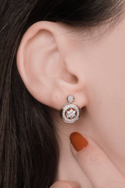 Şık mücevherler, elmaslar ve değerli taşlar..