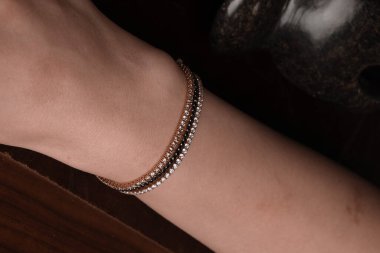 Şık mücevherler, elmaslar ve değerli taşlar..