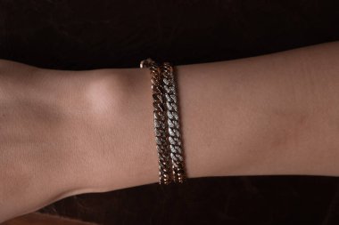 Şık mücevherler, elmaslar ve değerli taşlar..