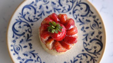 Masada lezzetli bir pasta var.