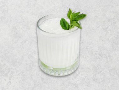 Türk Ayran içmek veya Kefir / ayran yoğurt ile yapılan.