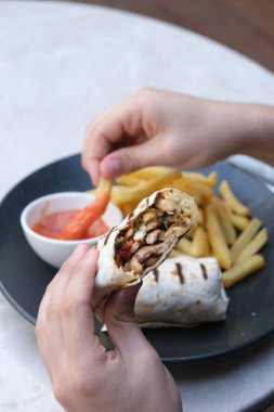 Lezzetli et eti, Türk kebap, sandviç dürümü.